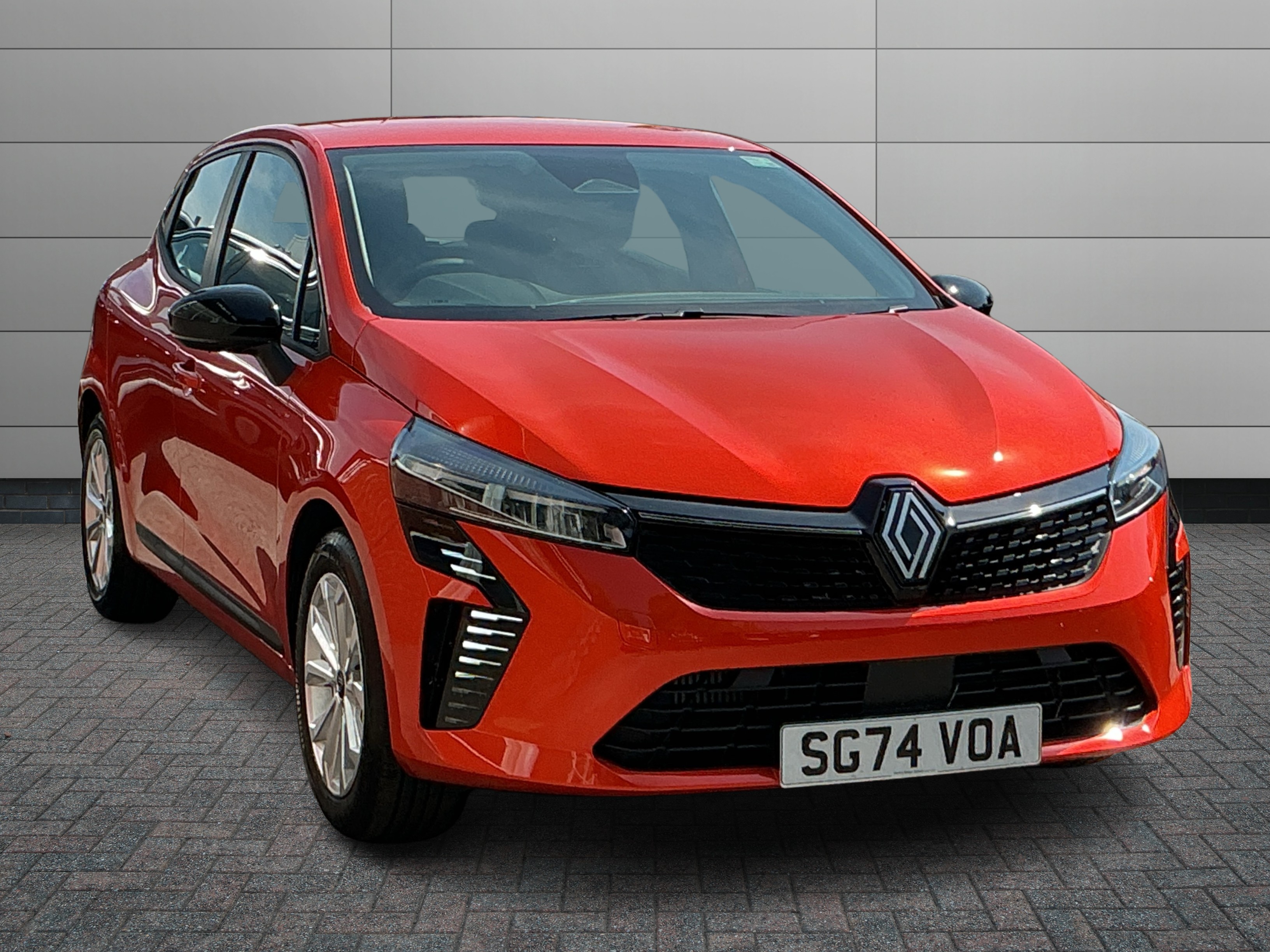 Renault Clio listing photo