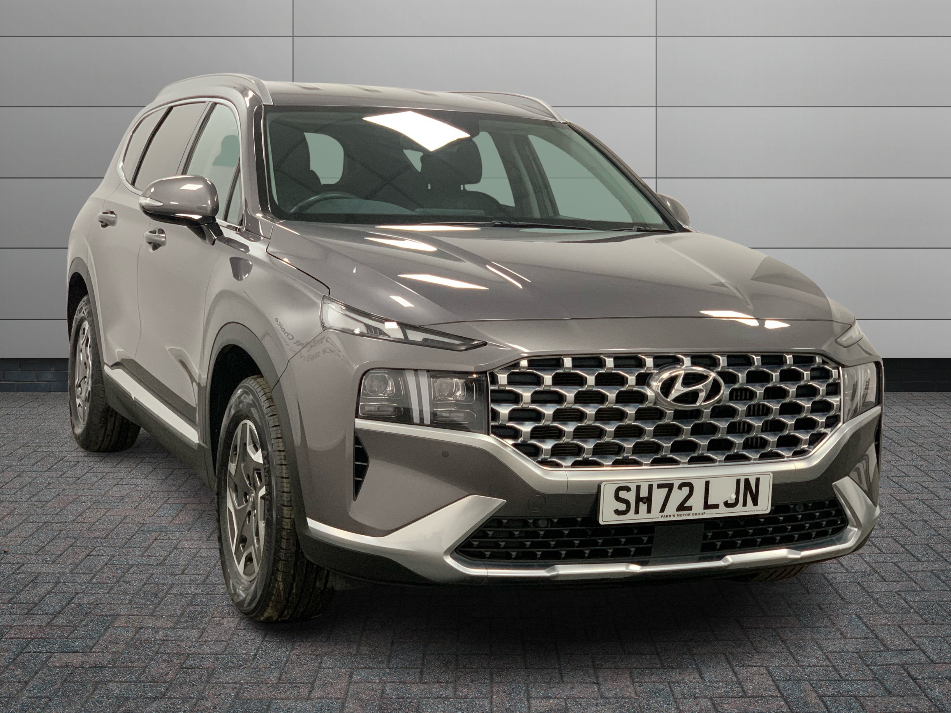 Hyundai Santa Fe listing photo