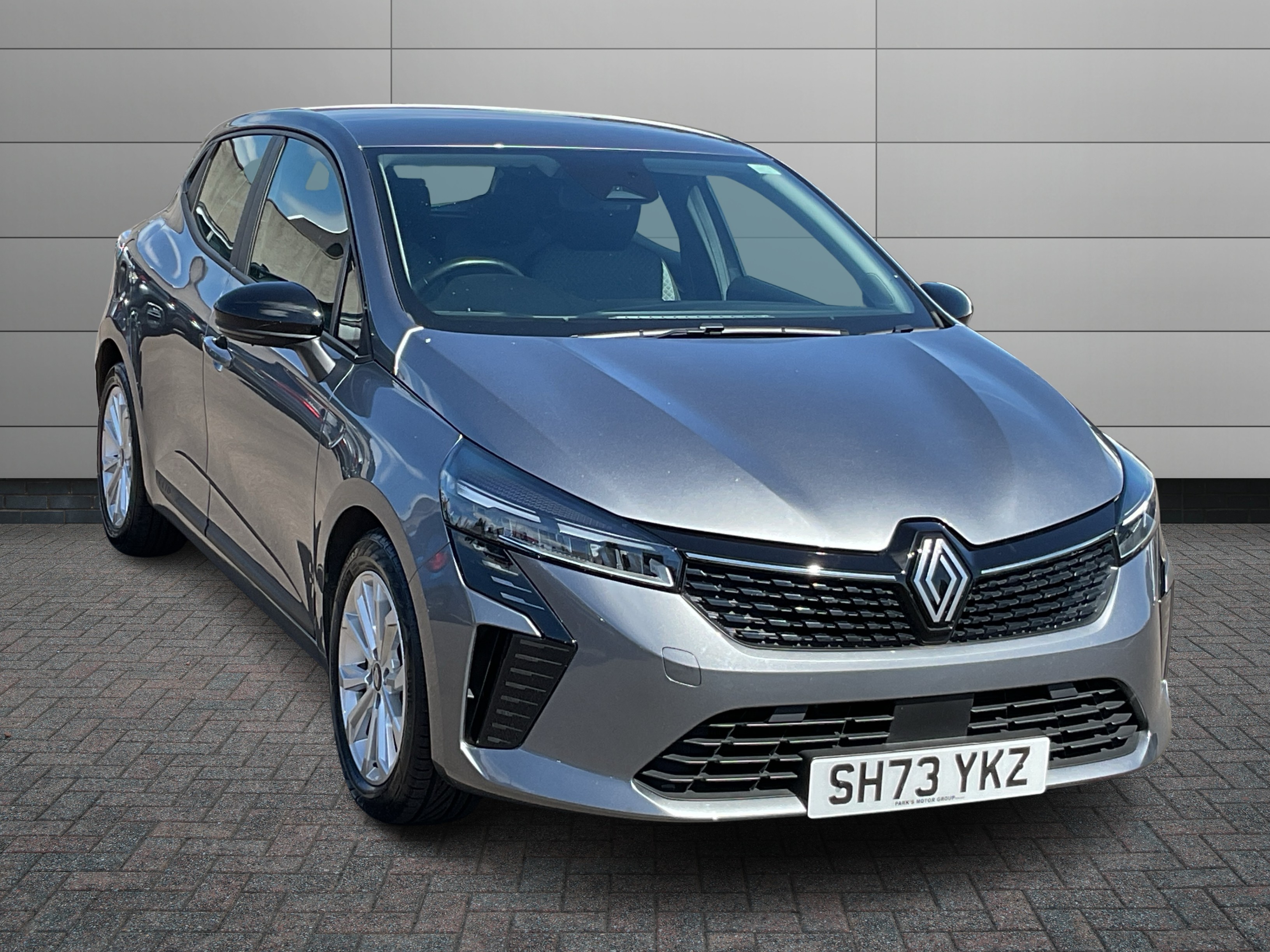 Renault Clio dealer public-web source image
