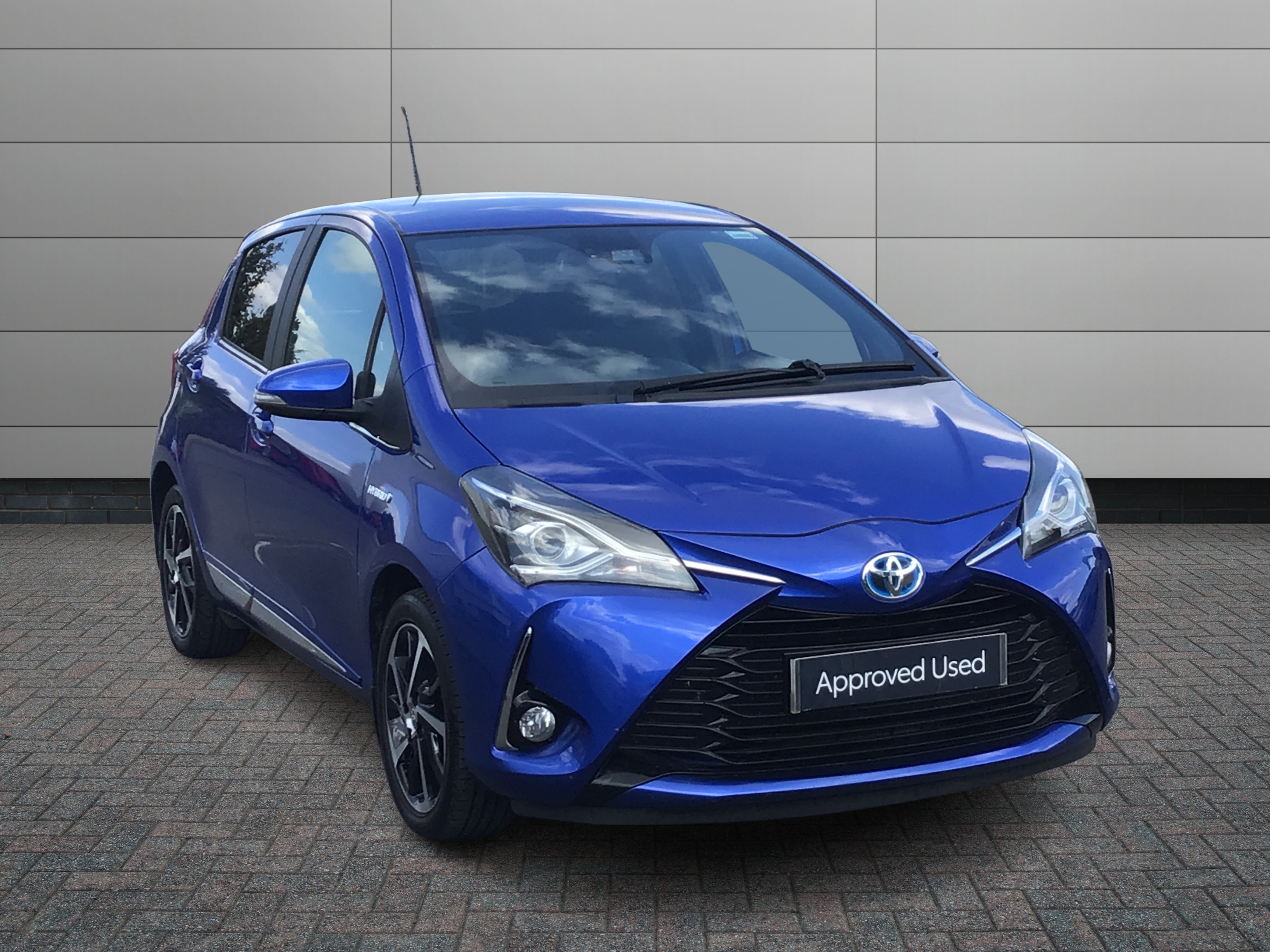 Toyota Yaris listing photo