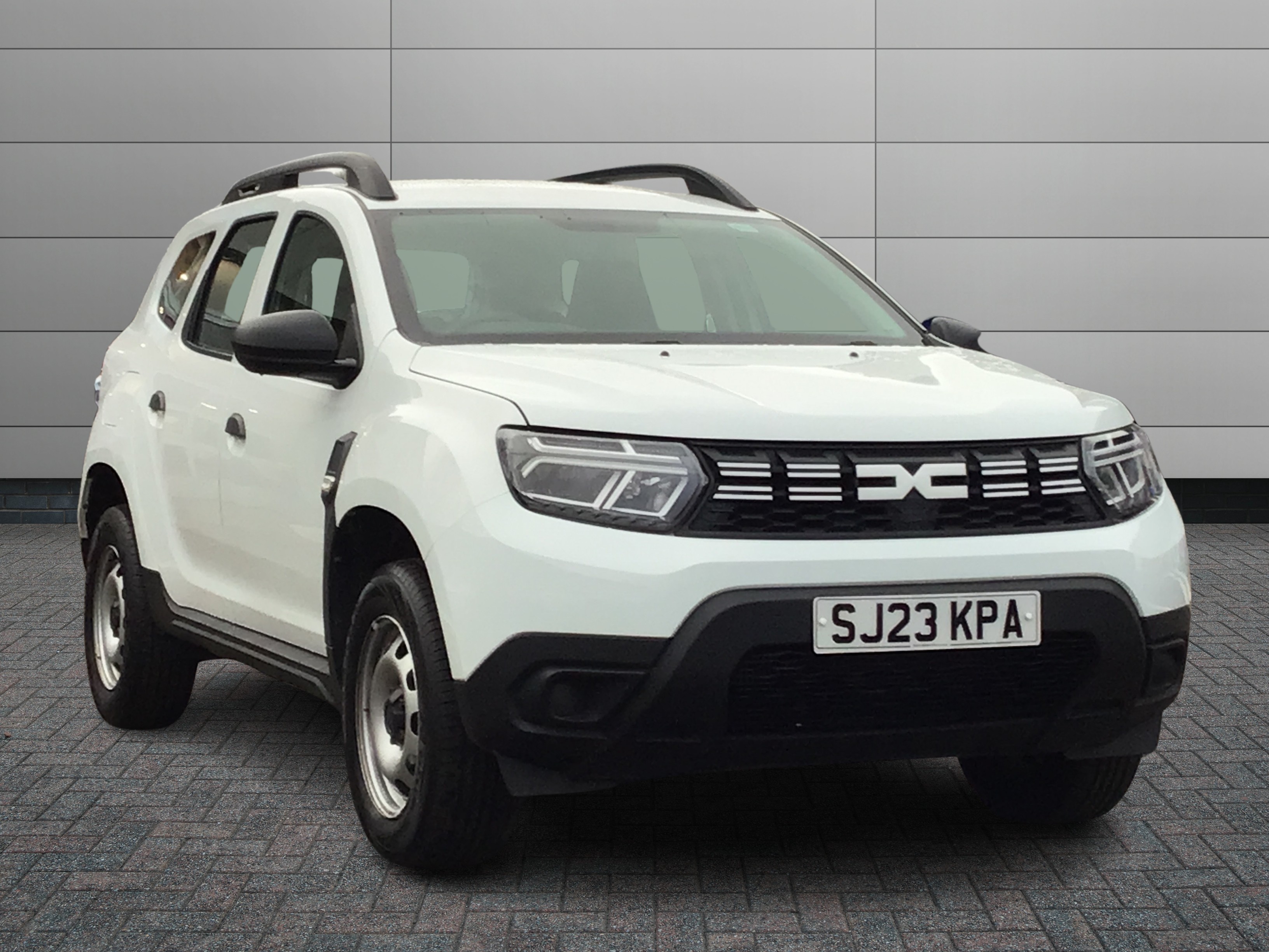 Dacia Duster listing photo
