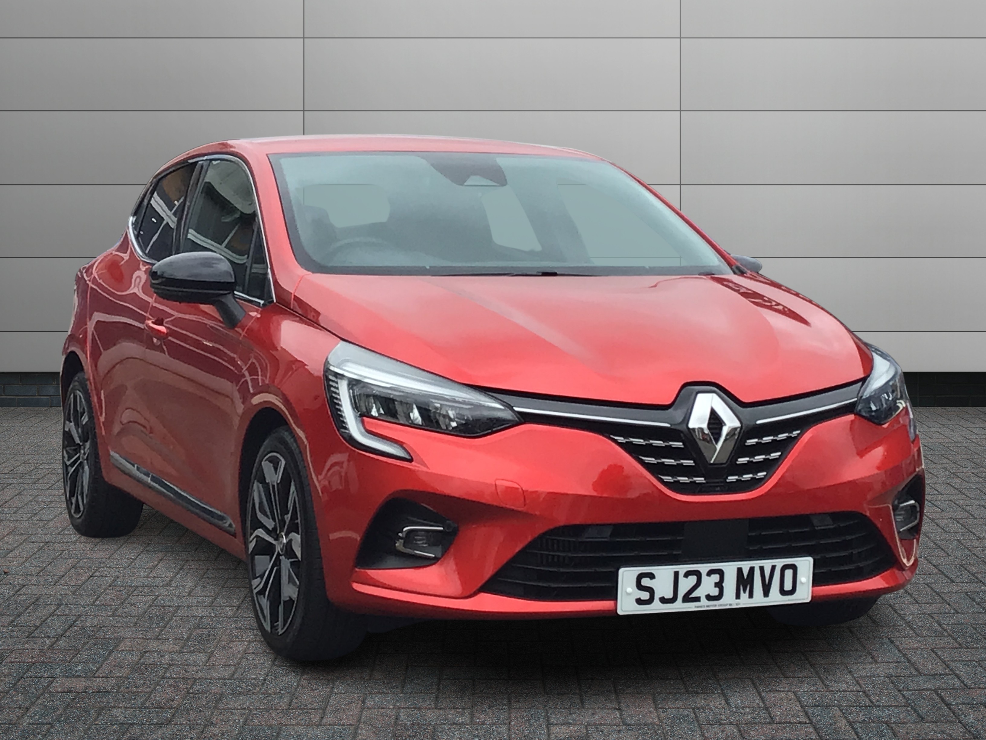 Renault Clio listing photo