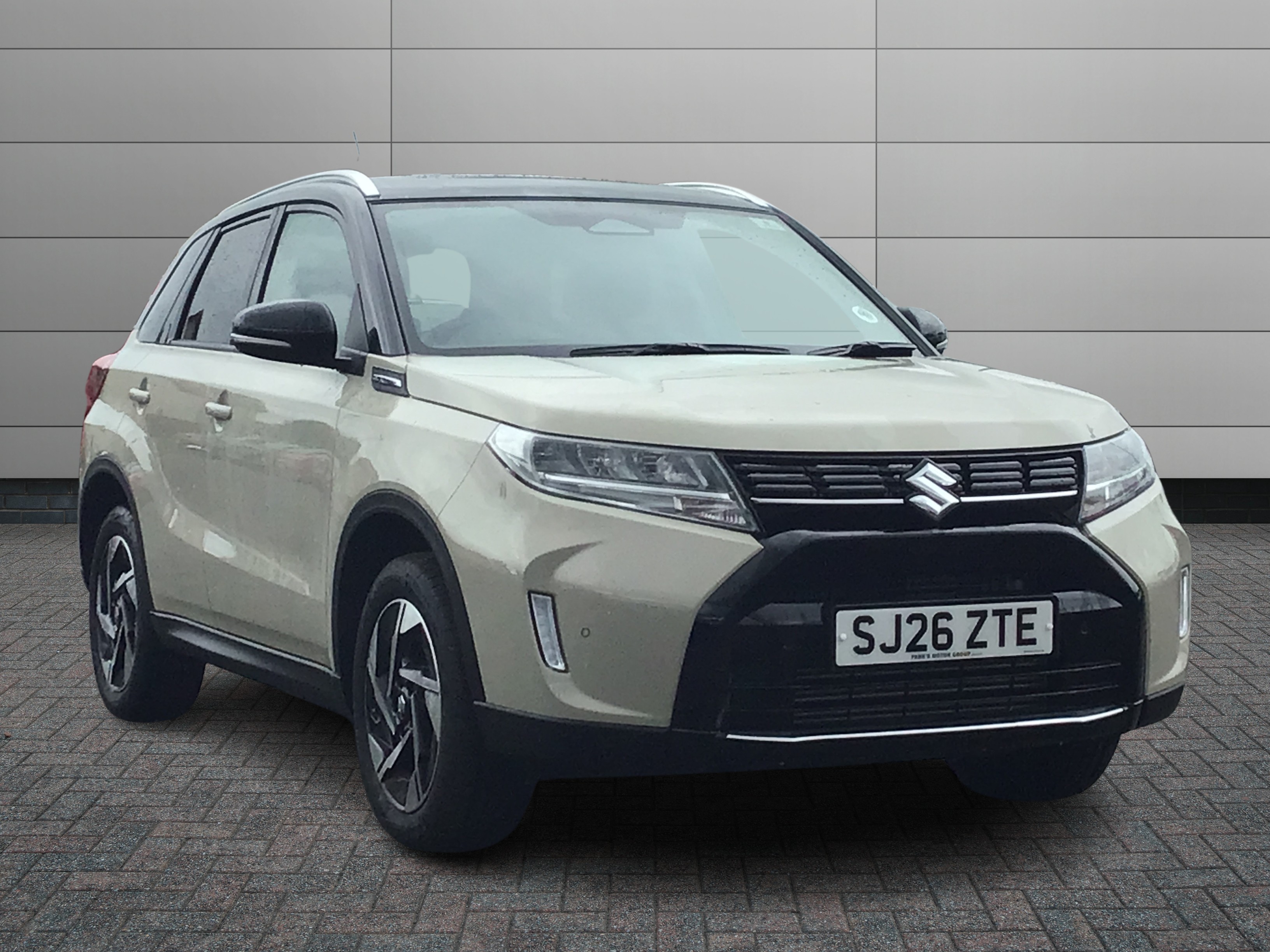 Suzuki Vitara listing photo