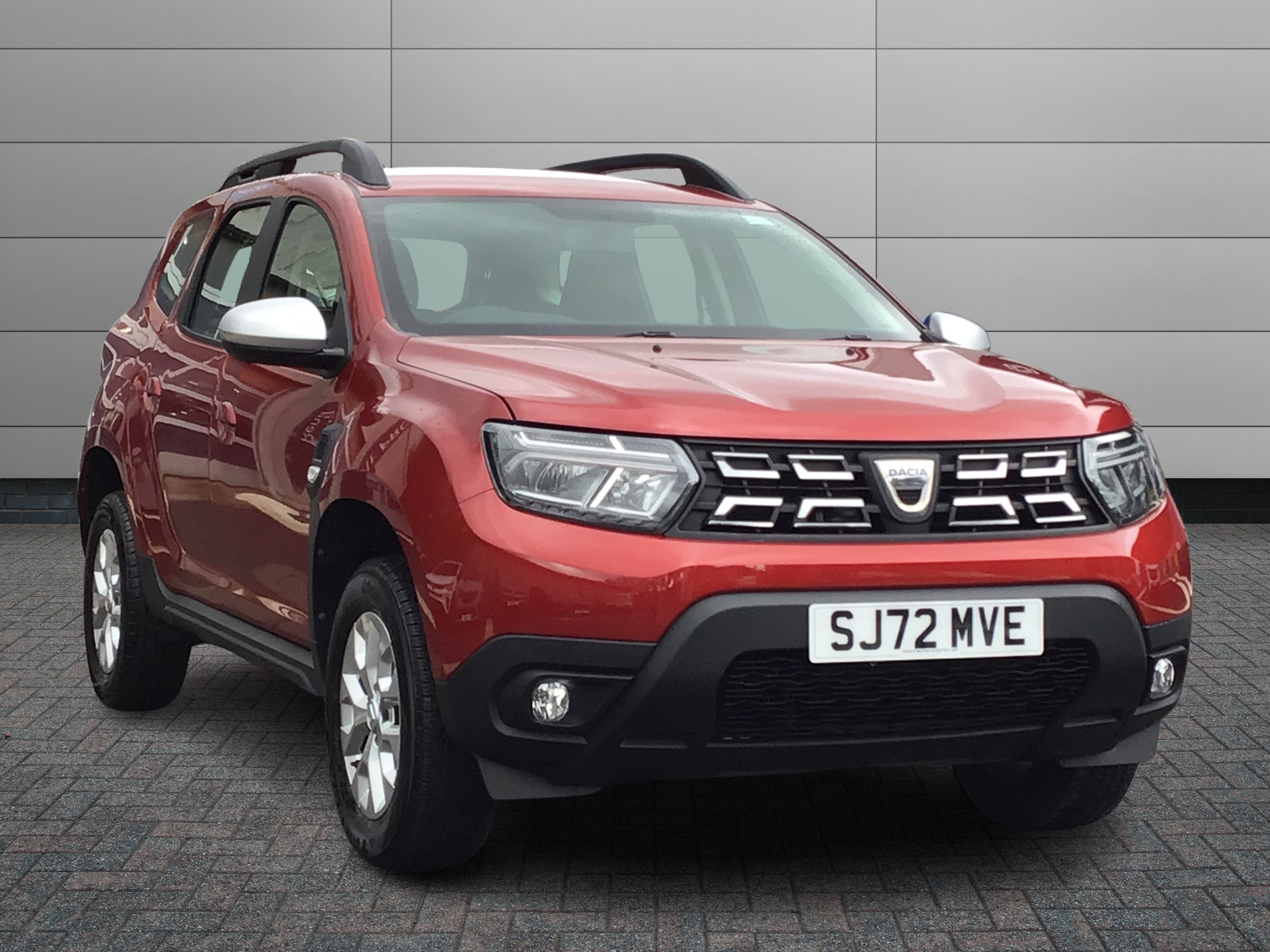 Dacia Duster listing photo