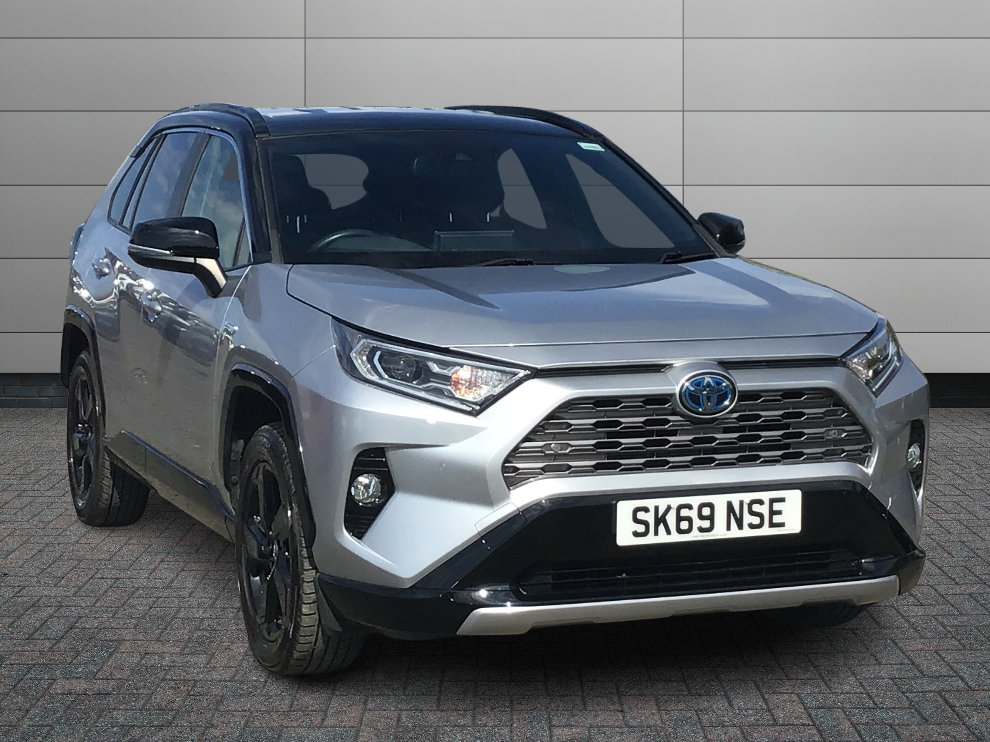 Toyota RAV4 listing photo