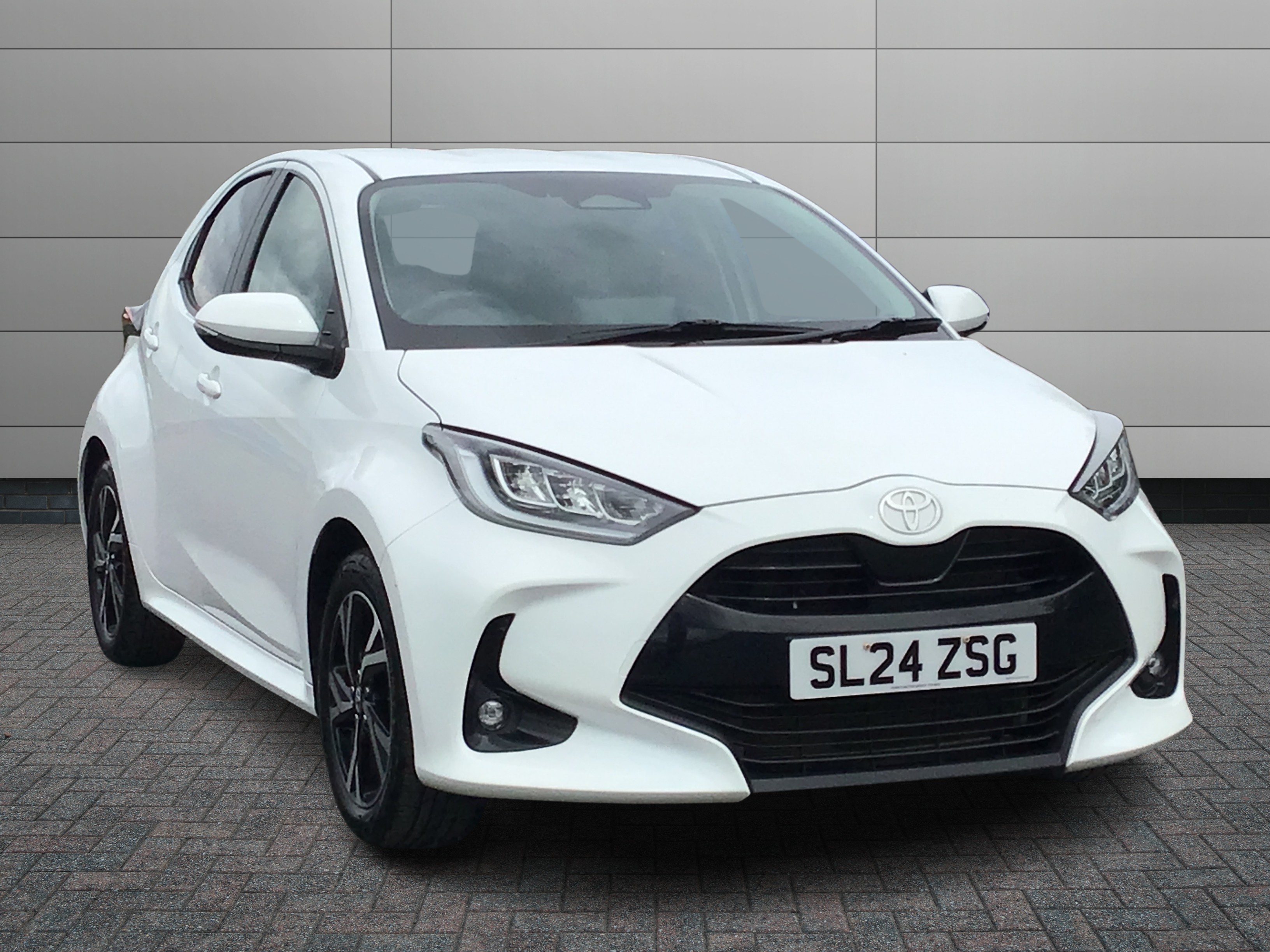 Toyota Yaris listing photo