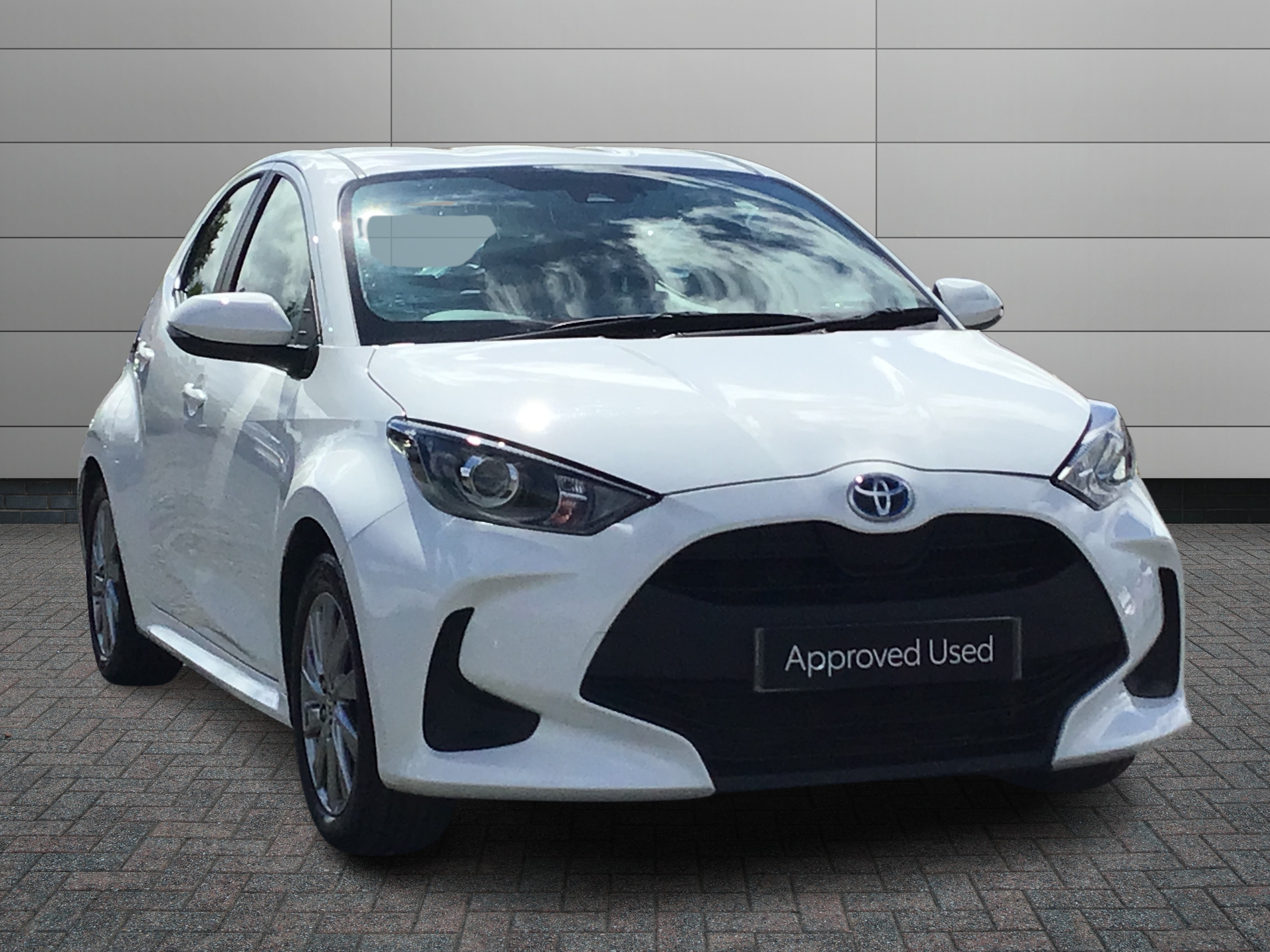 Toyota Yaris listing photo