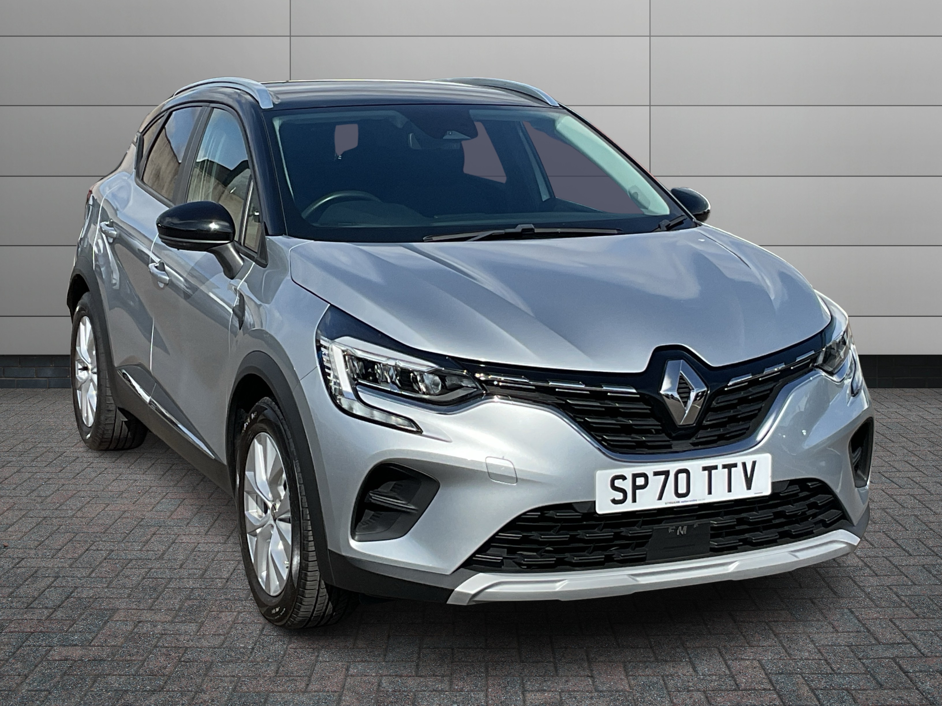 Renault Captur listing photo