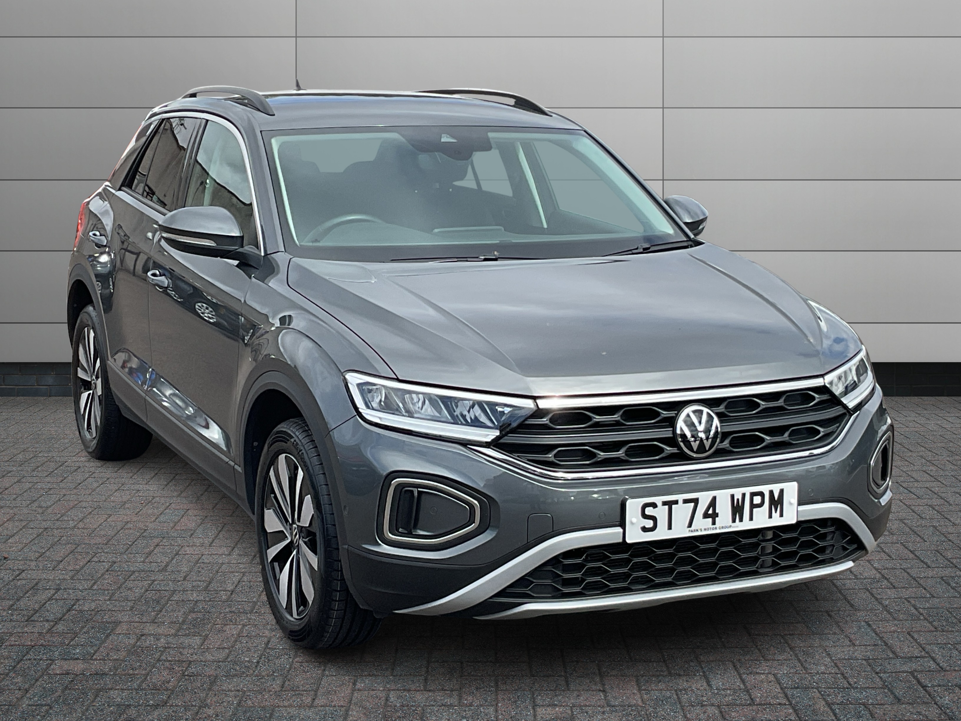 Volkswagen T-Roc listing photo
