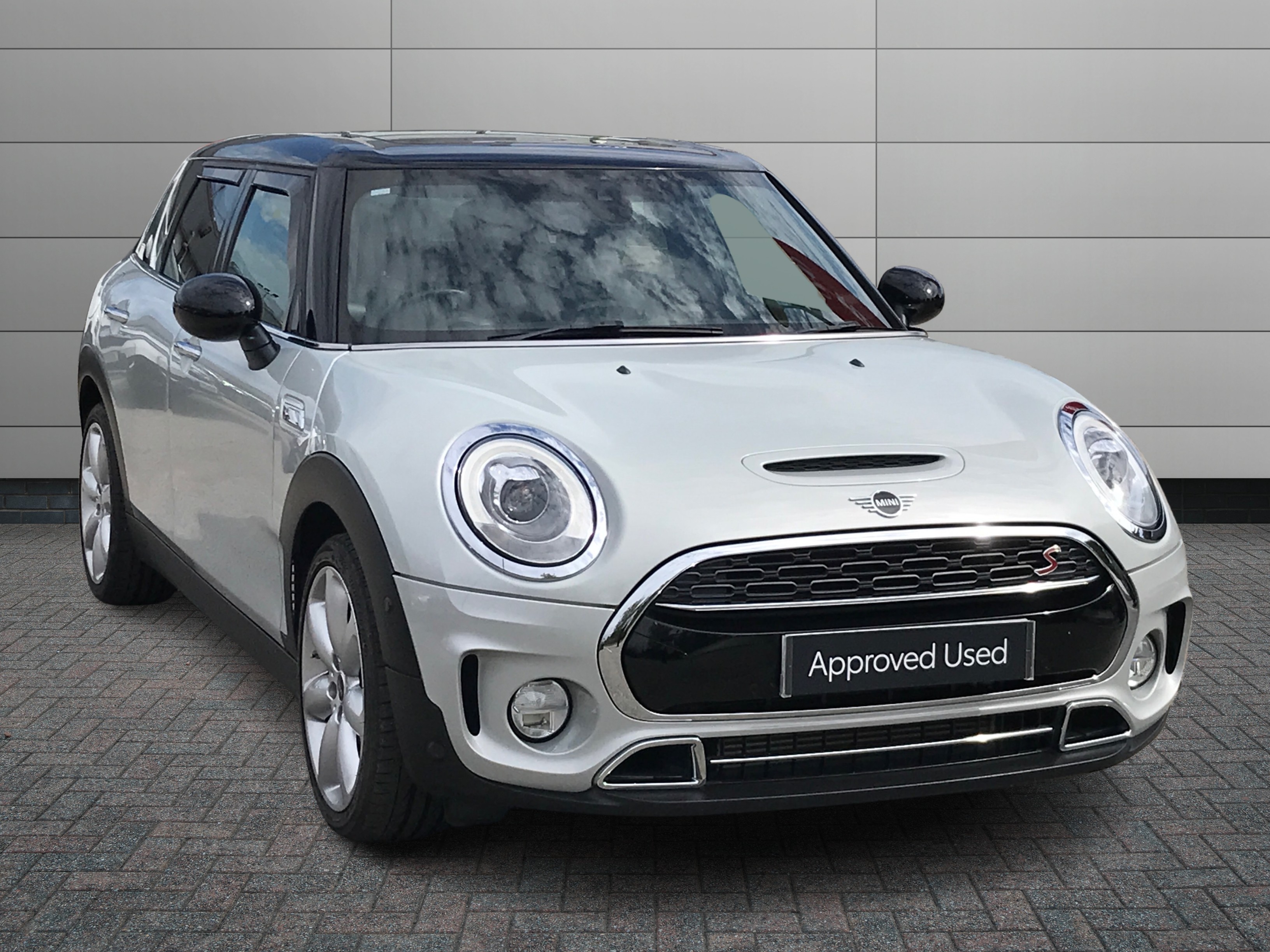 MINI Clubman listing photo