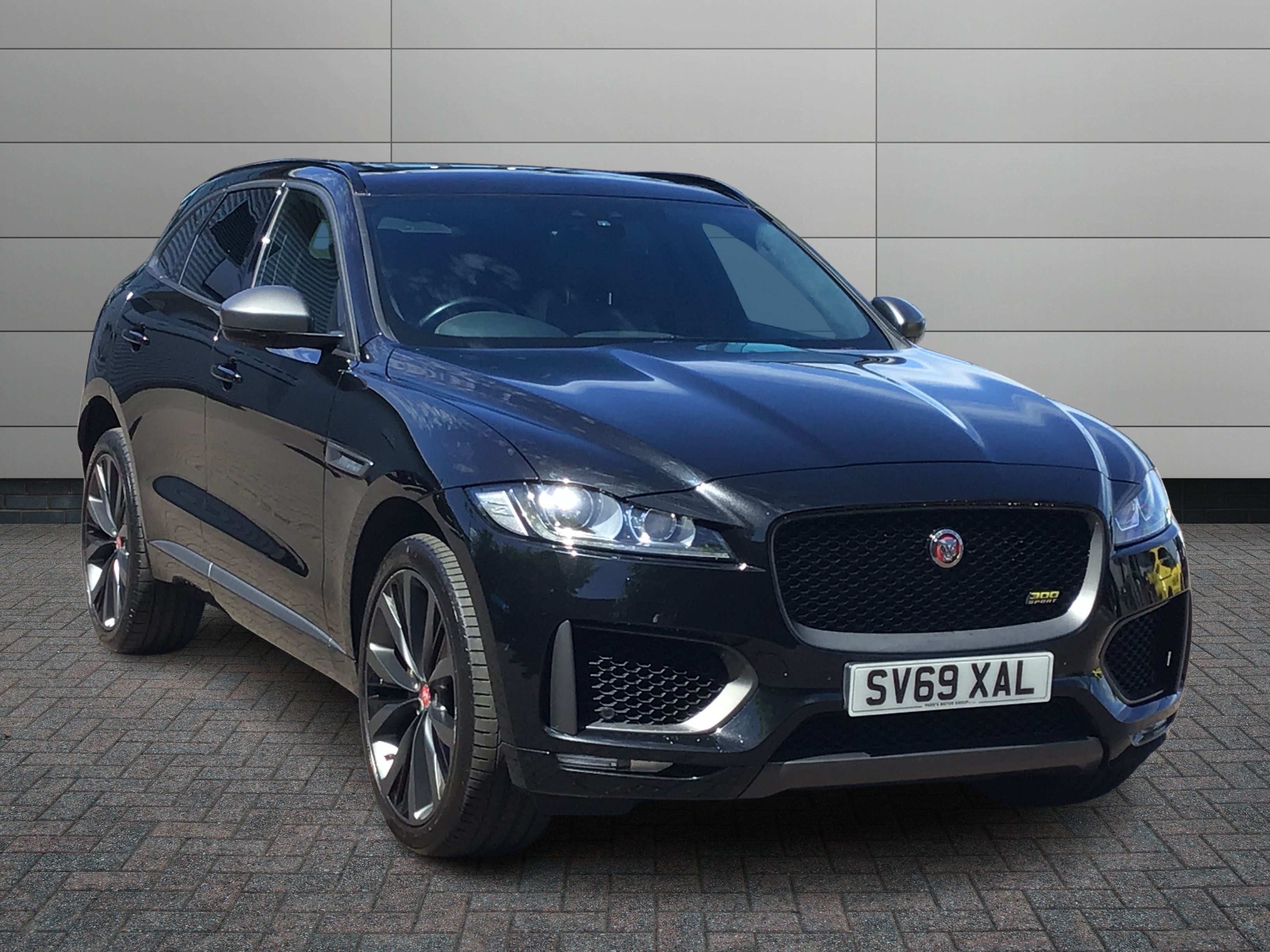Jaguar F-PACE listing photo