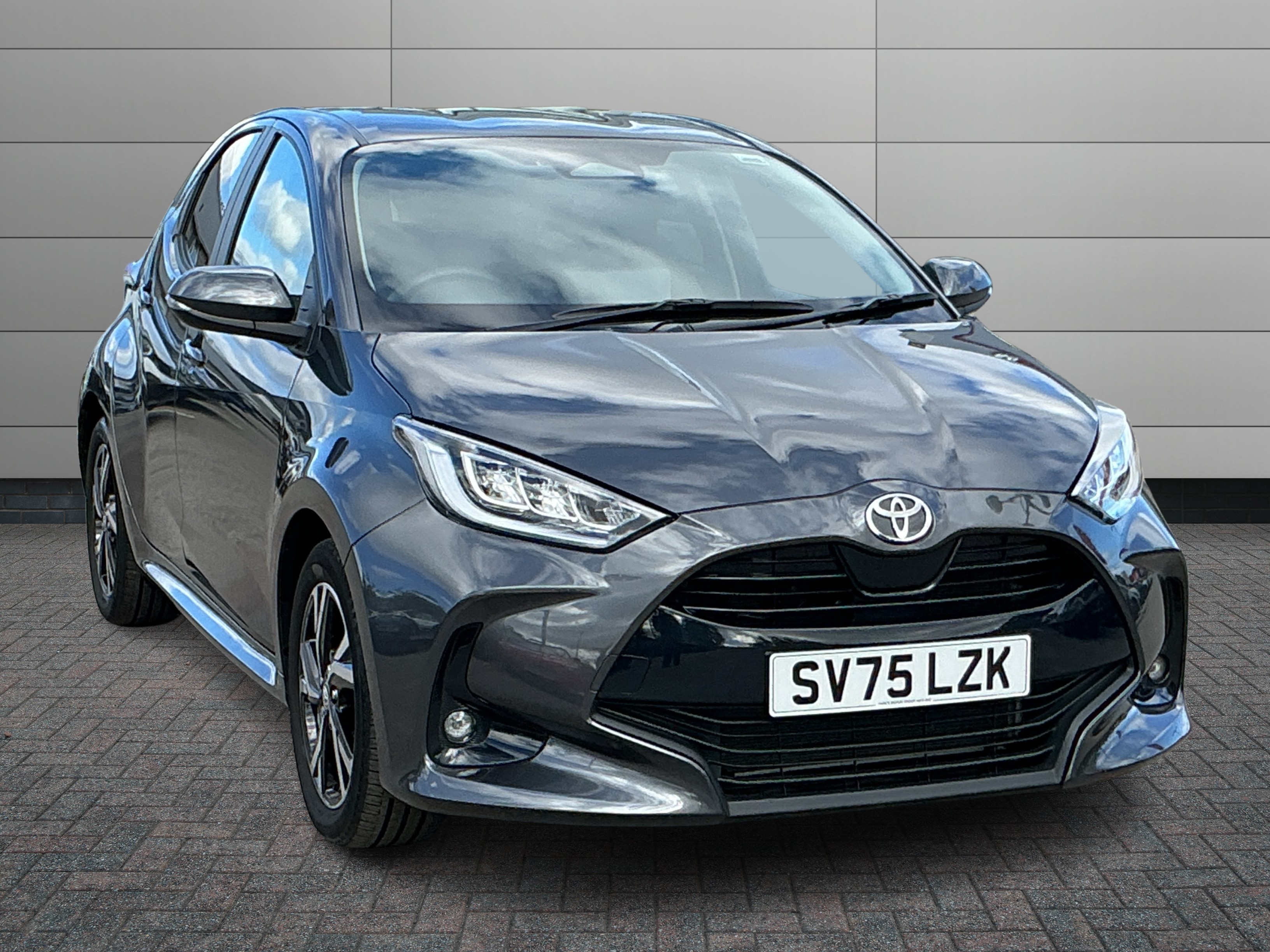 Toyota Yaris listing photo