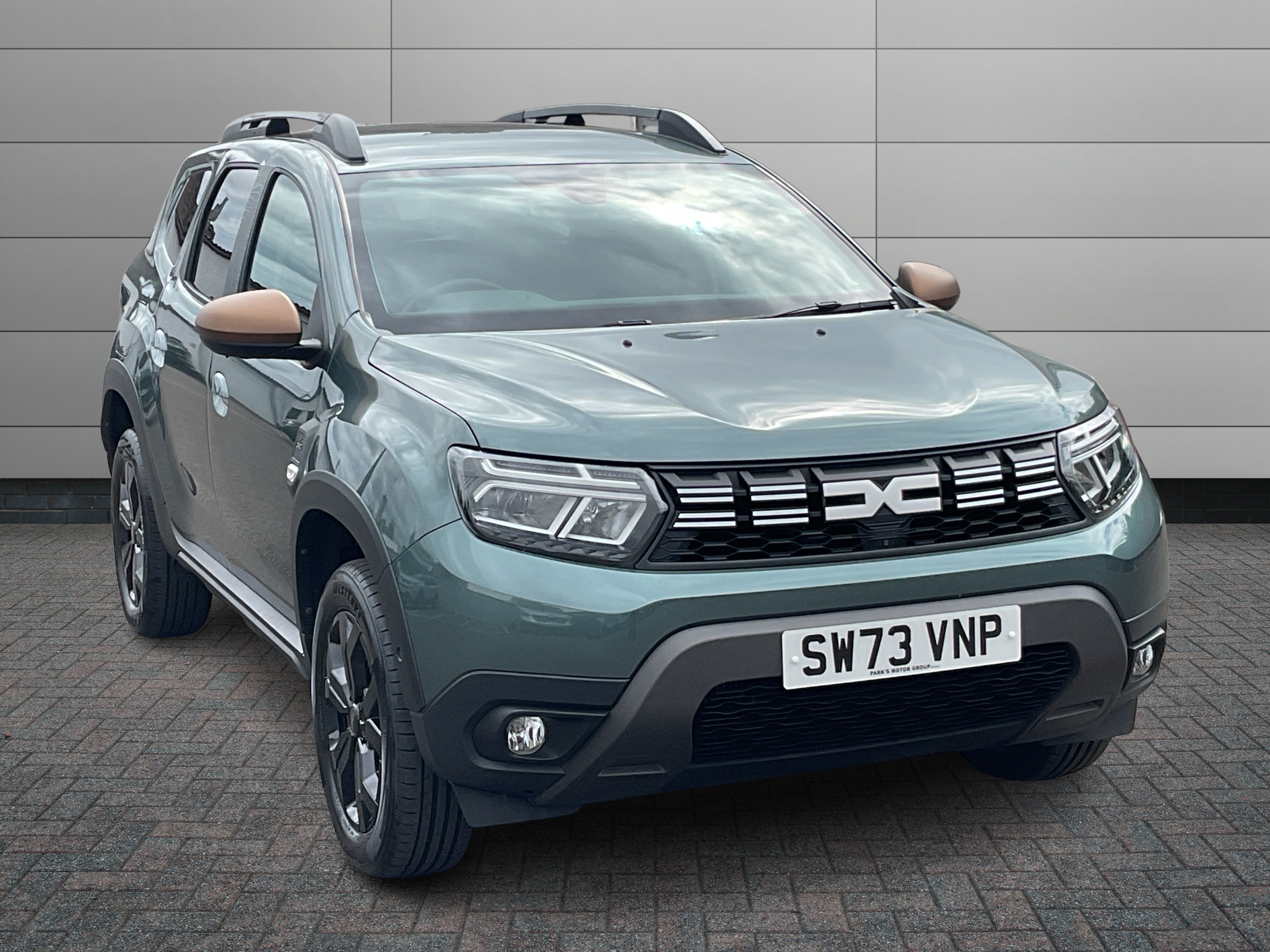 Dacia Duster listing photo