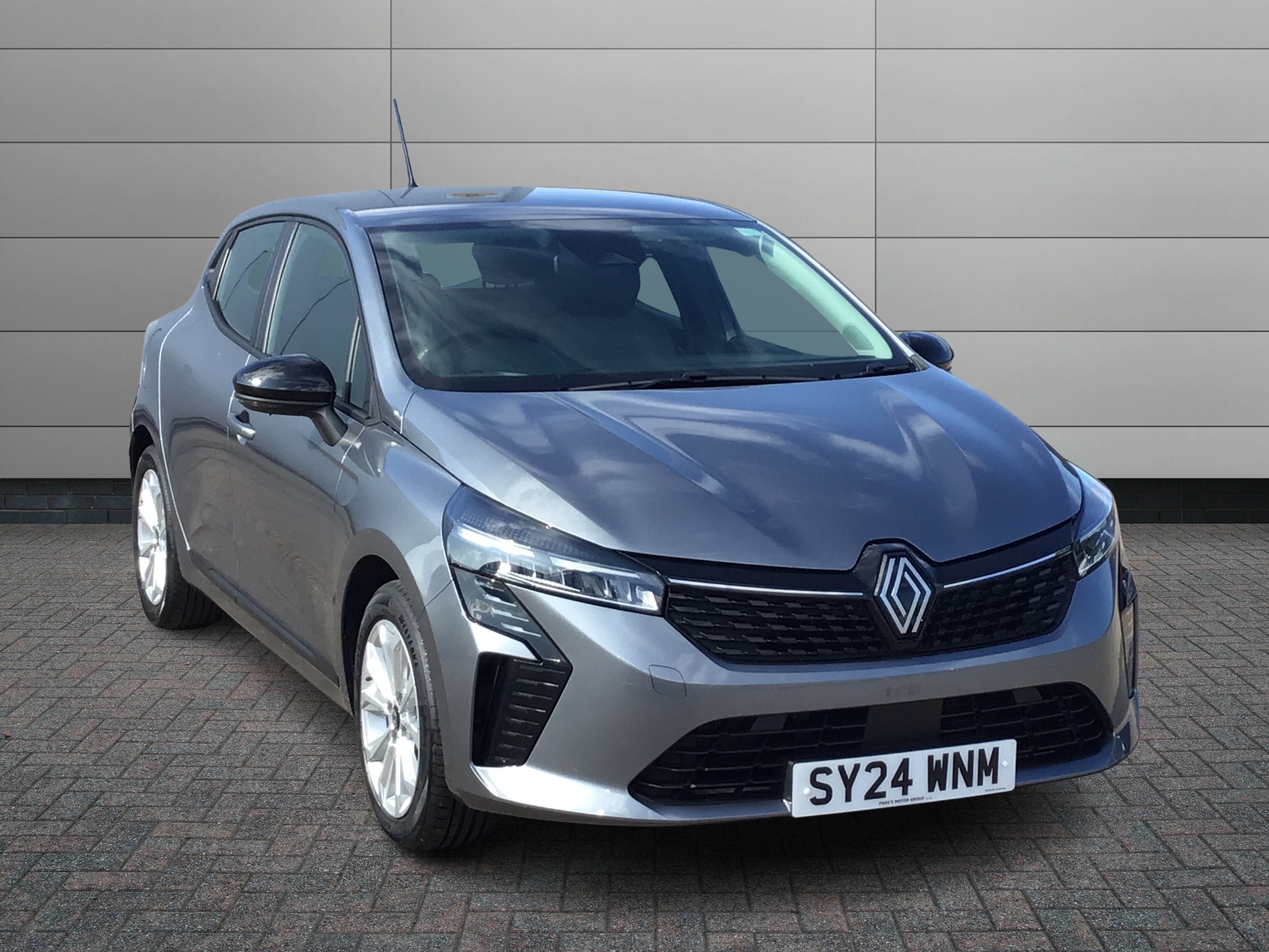 Renault Clio dealer public-web source image