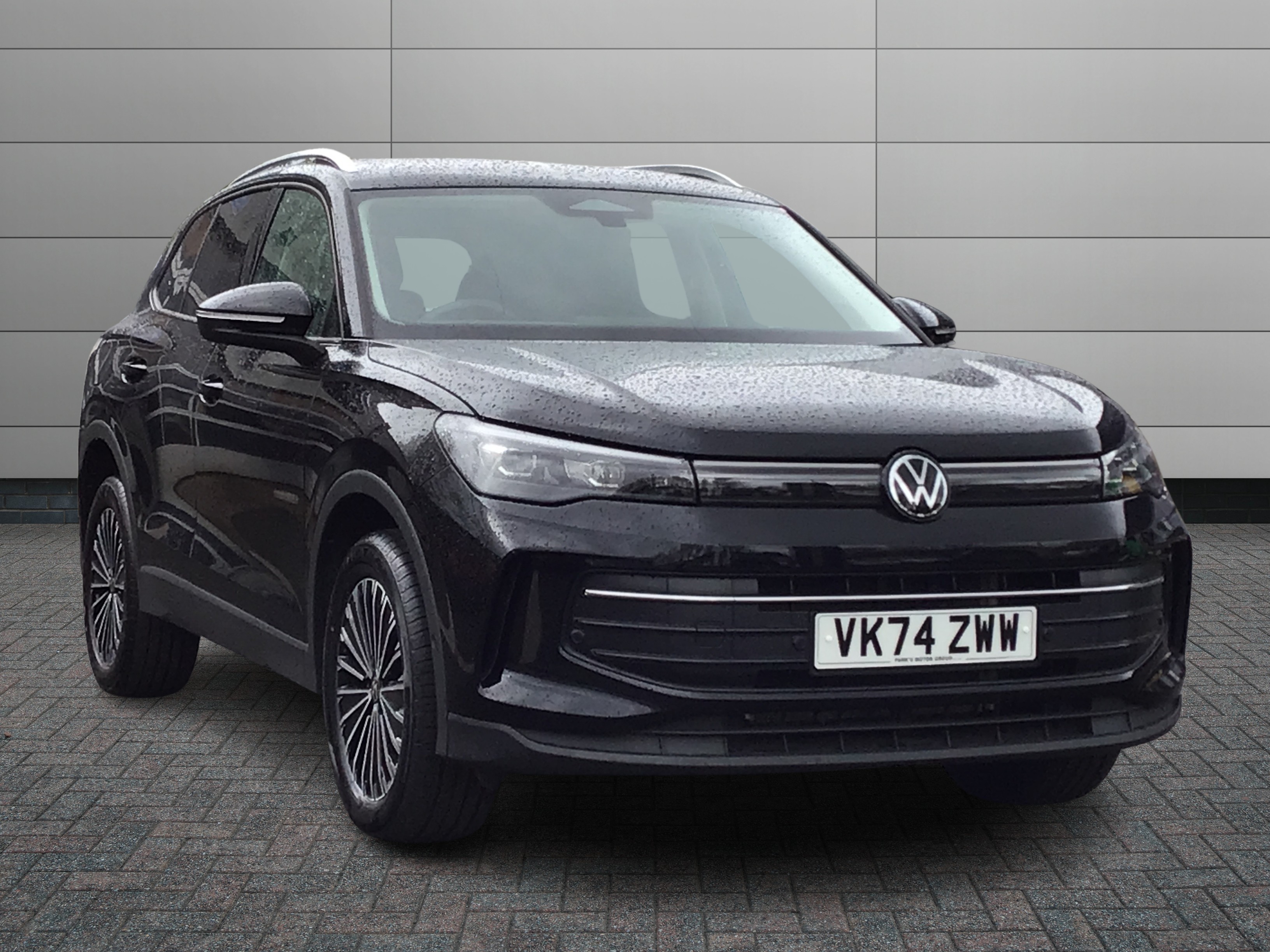 Volkswagen Tiguan listing photo