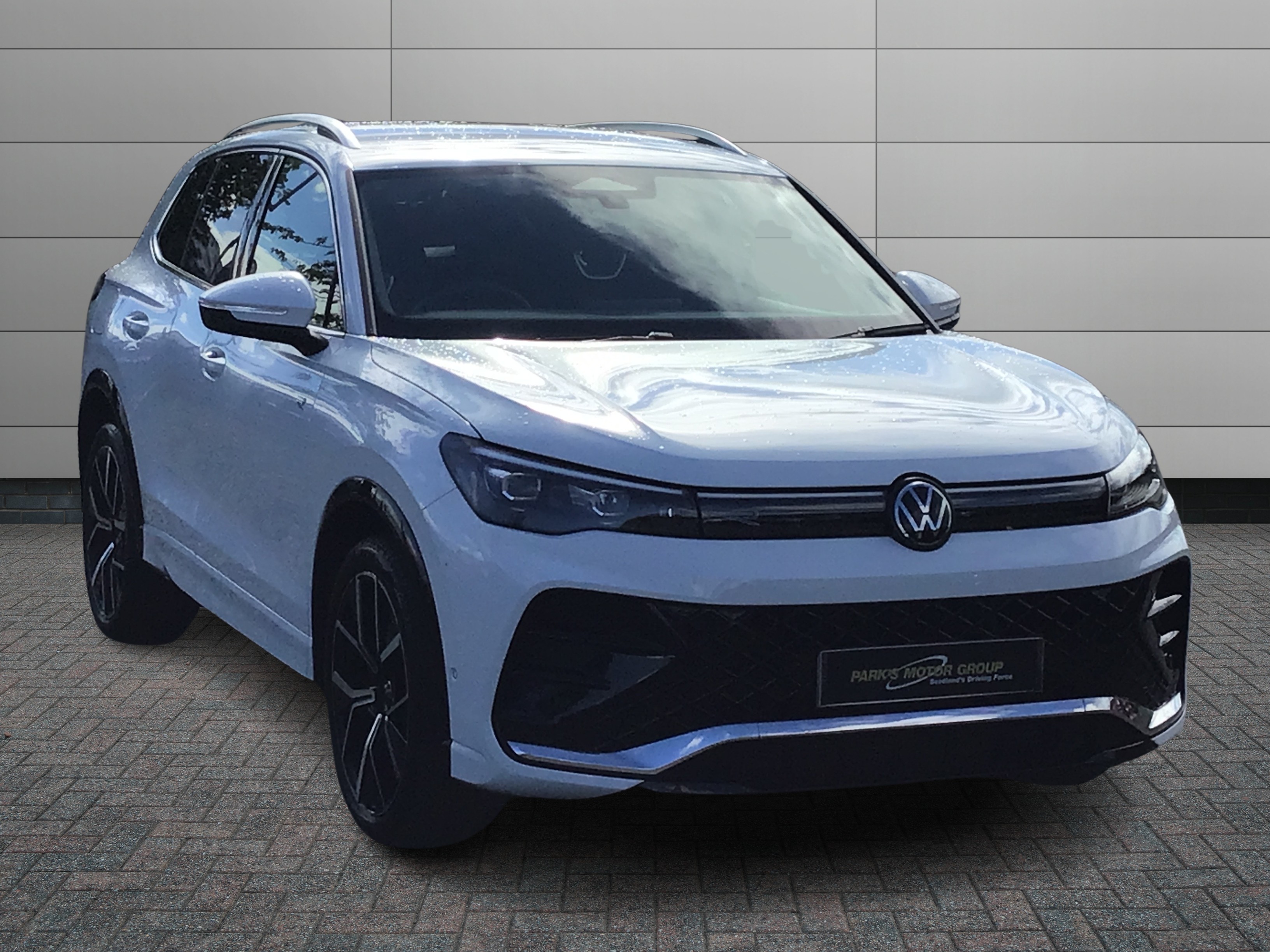 Volkswagen Tiguan listing photo