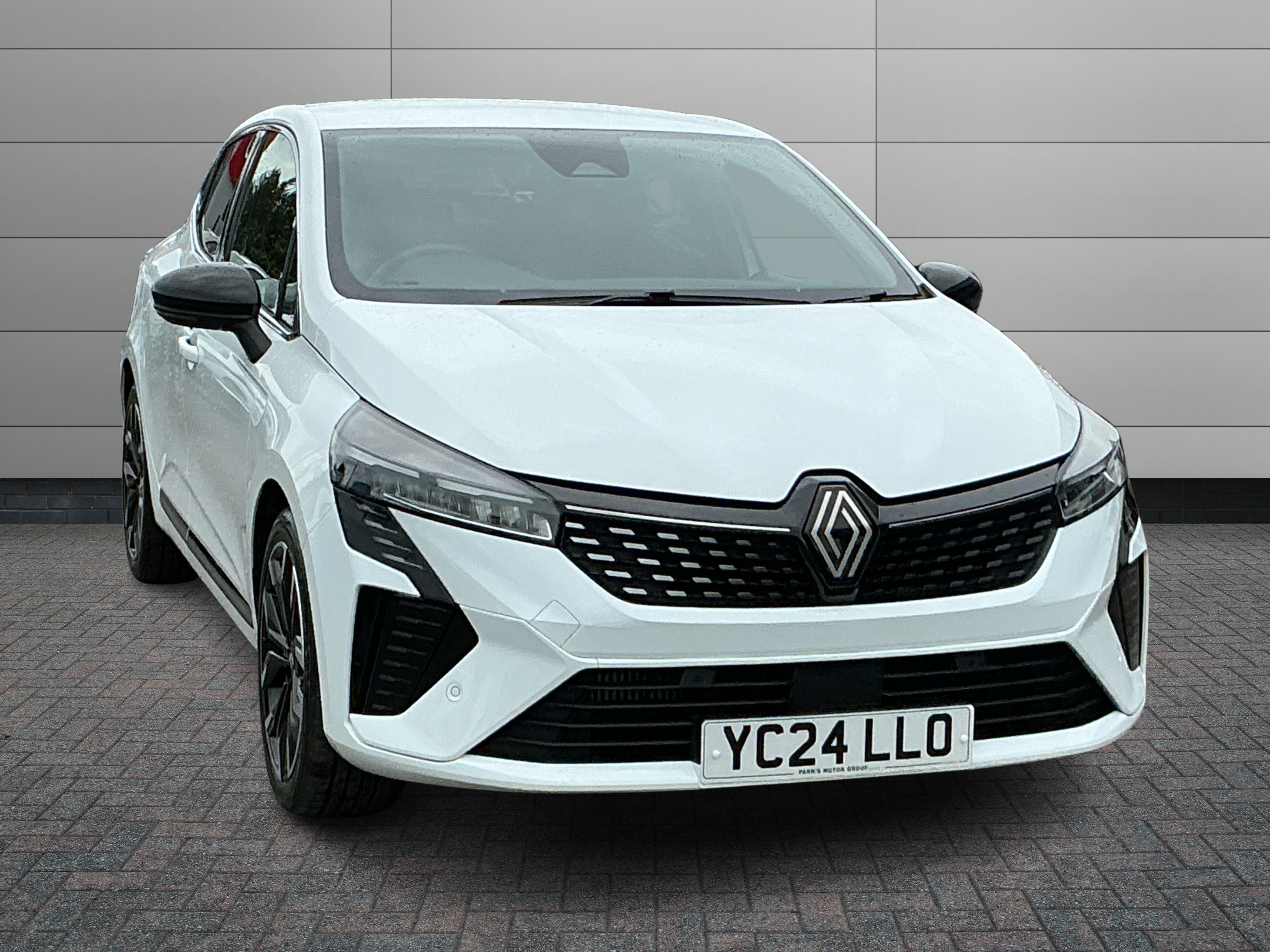 Renault Clio listing photo
