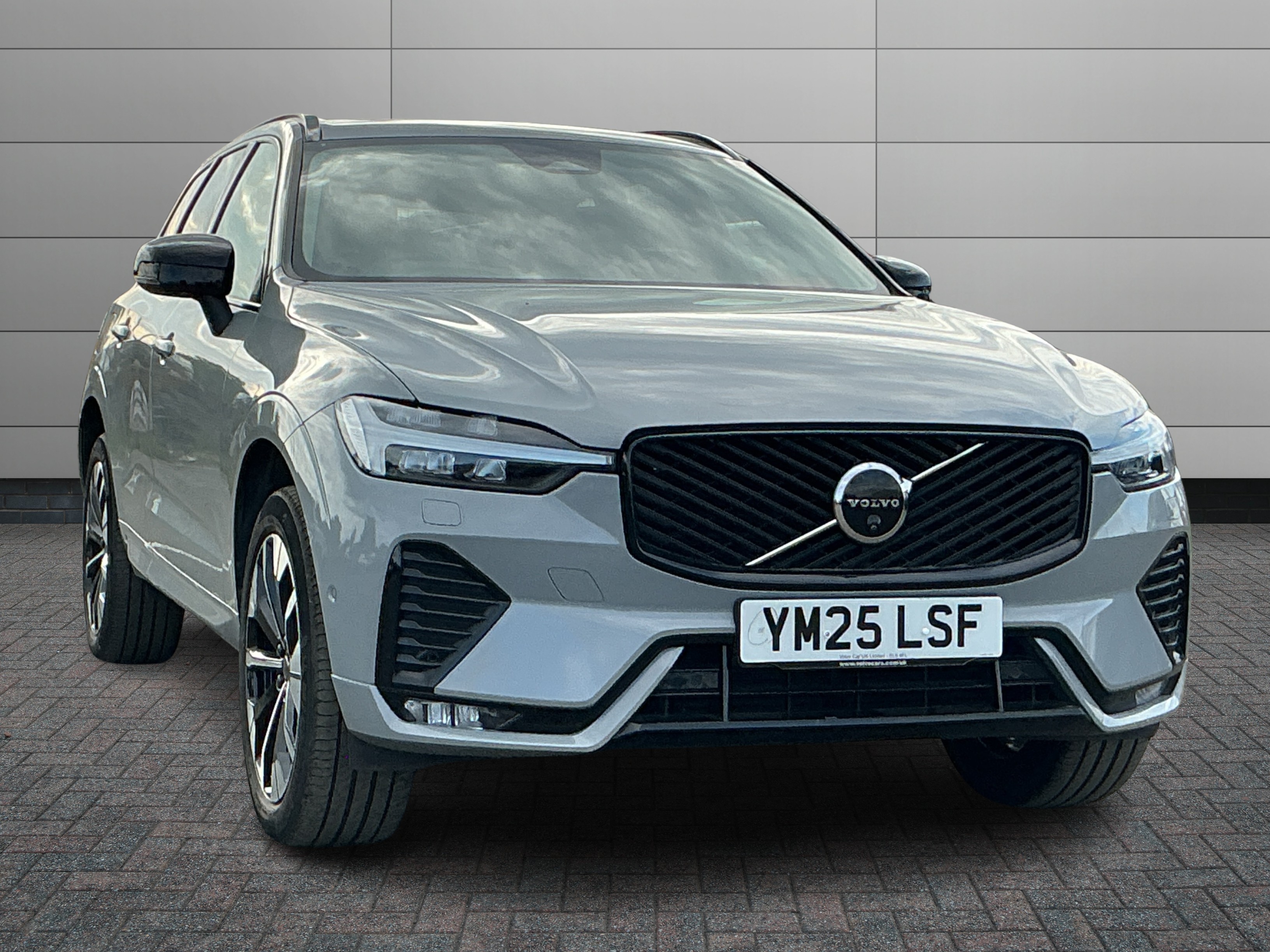Volvo XC60 listing photo