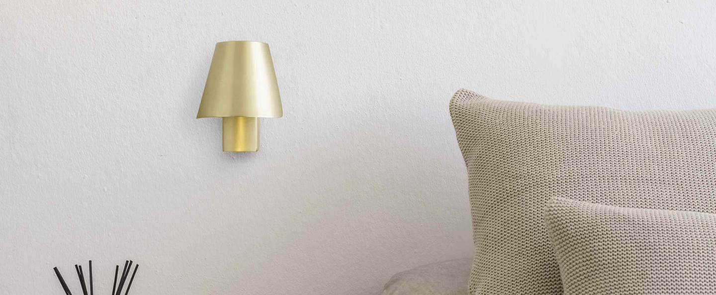 banner-image Applique murale le petit satin or led 3000k 130lm l11cm h14cm faro normal