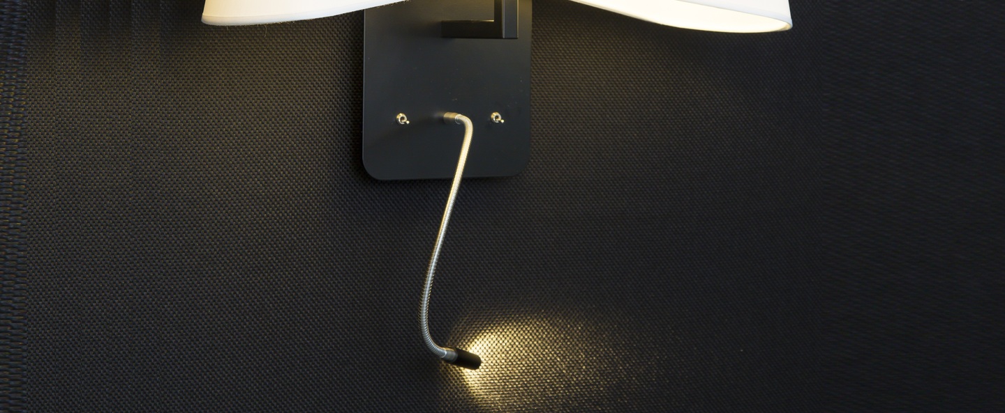 banner-image Applique murale led liseuse grand couture blanc noir h38cm designheure normal