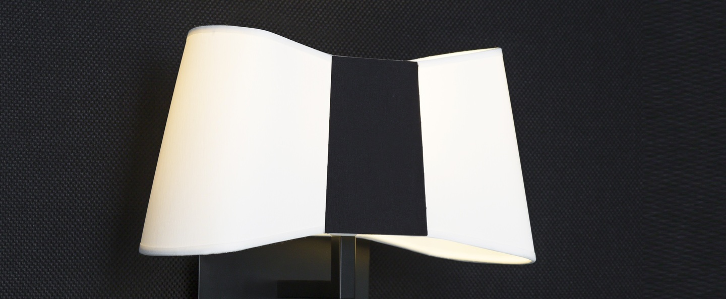 banner-image Applique murale led liseuse petit couture blanc noir h33cm designheure normal