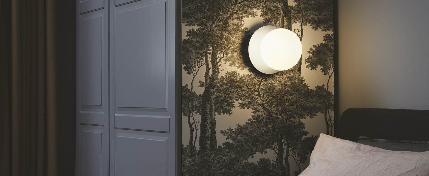 banner-image Applique murale liila 1 medium argent blanc opalin o16 5cm h17cm nuura normal
