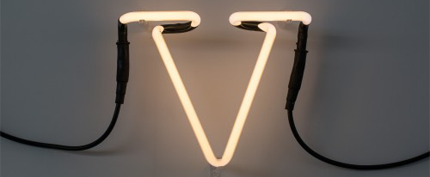 banner-image Applique murale neon art v sans transformateur blanc led l20cm h17cm seletti normal