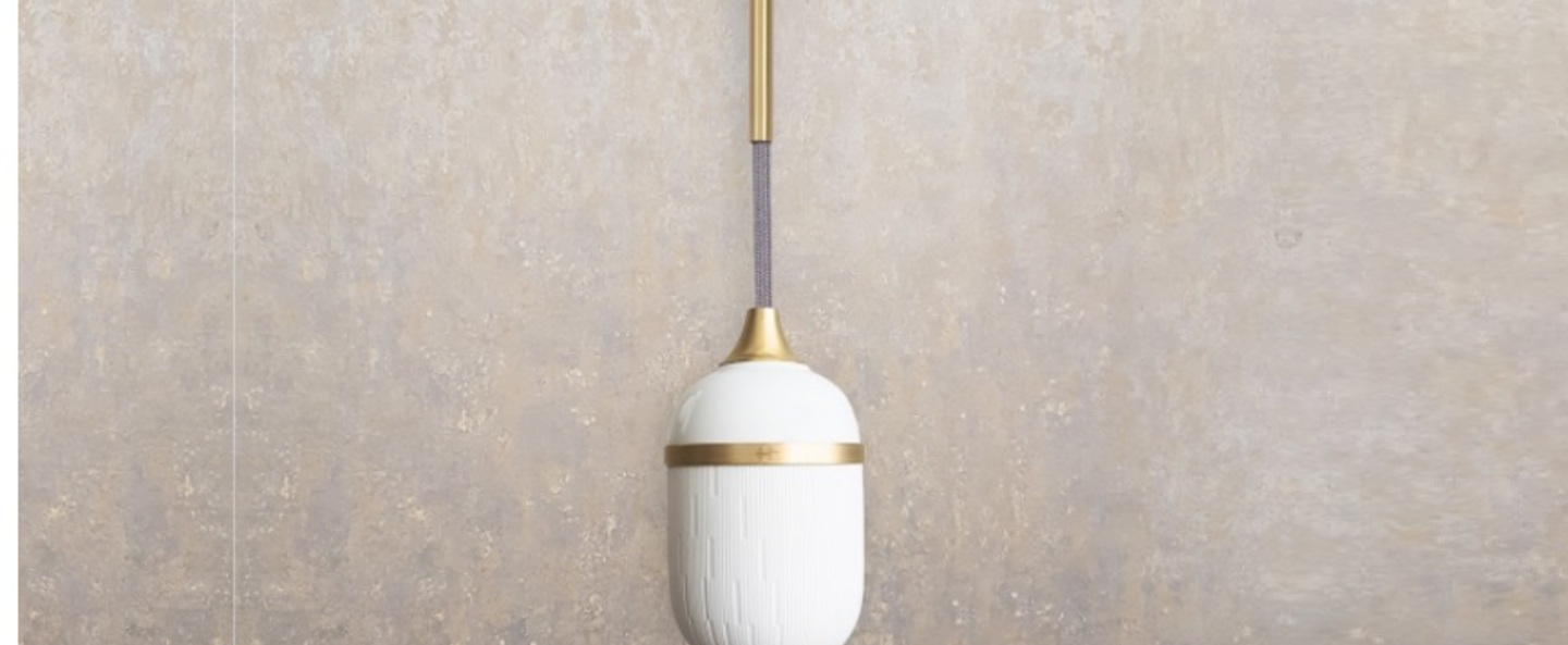 banner-image Applique murale solo grand fleur de kaolin blanc laiton l9 6cm h58cm designheure normal