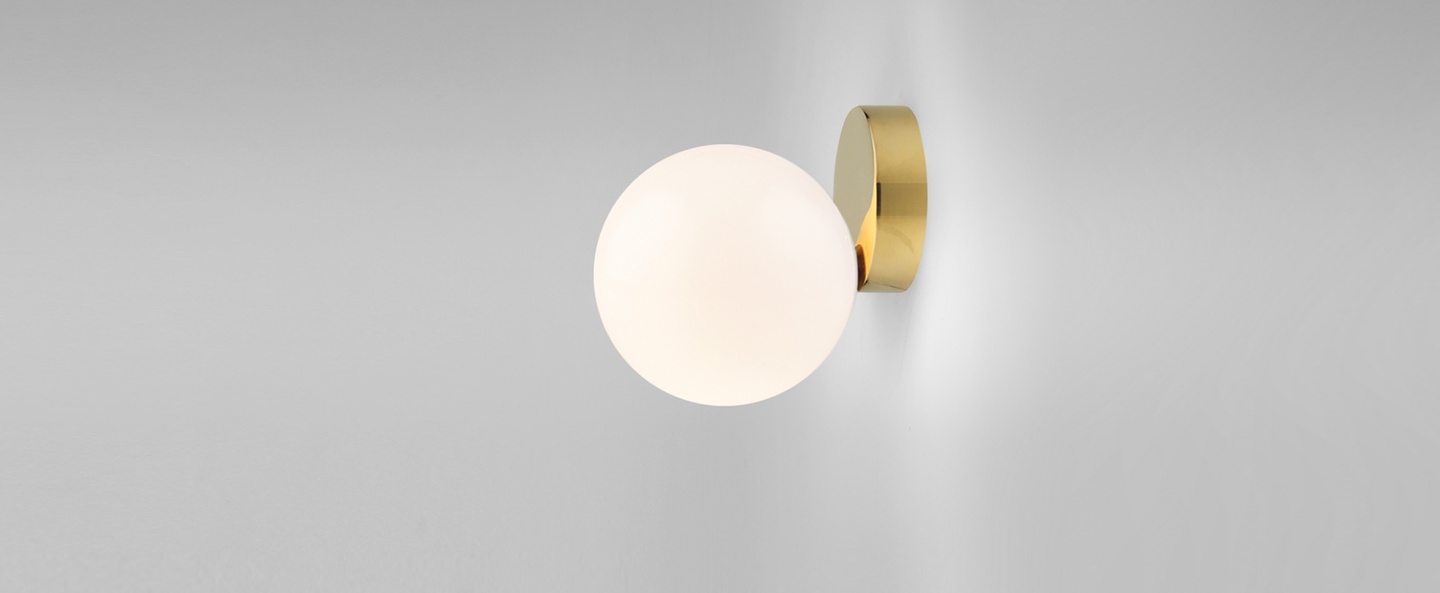 banner-image Applique murale tip of the tongue blanc et laiton l20cm h19 8cm anastassiades studio normal