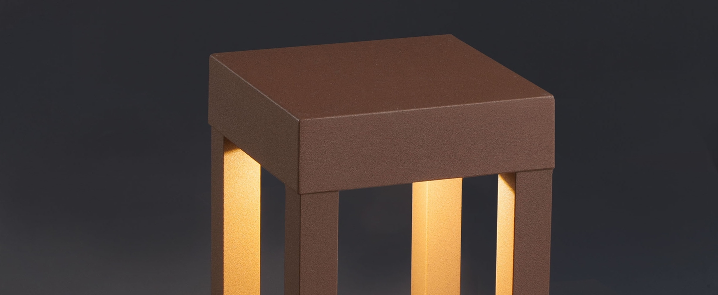 banner-image Borne d exterieur agra marron hauteur 20cm faro normal