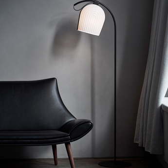 Lampadaire, Arc, blanc, LED, Ø28cm, H142cm Le Klint Lampadaire, Arc, blanc, LED, Ø28cm, H142cm Le Klint