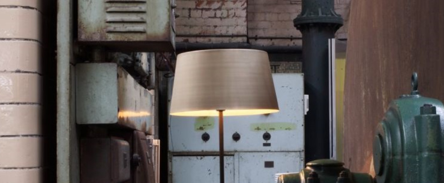 banner-image Lampadaire base laiton noir l50cm h160cm tom dixon normal