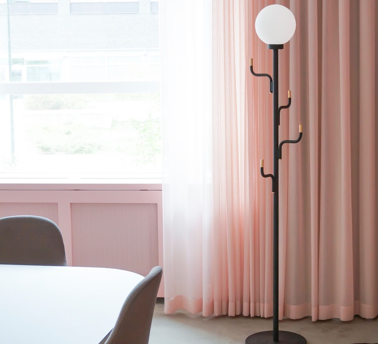 Big darling portementau maria gustavsson lampadaire floor light  swedish ninja bfl04  design signed nedgis 118084 product