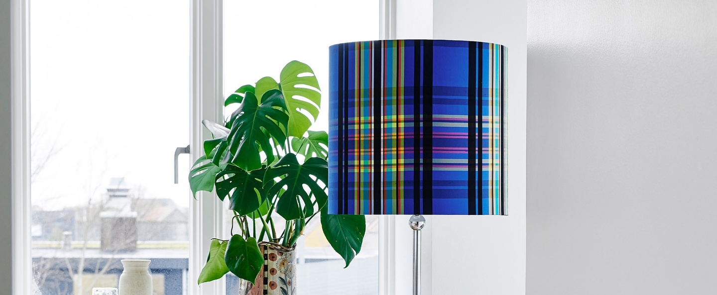 banner-image Lampadaire chennai cobalt motif chennai cobalt et base en argent o42cm h168cm ebb and flow normal