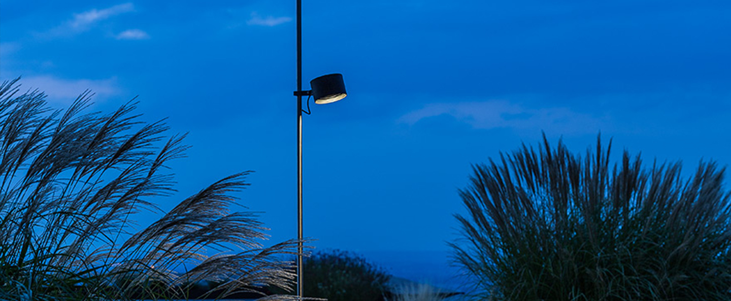 Lampadaire d exterieur bubka noir mat ip65 led 3000k 639lm o15cm h295cm davide groppi normal