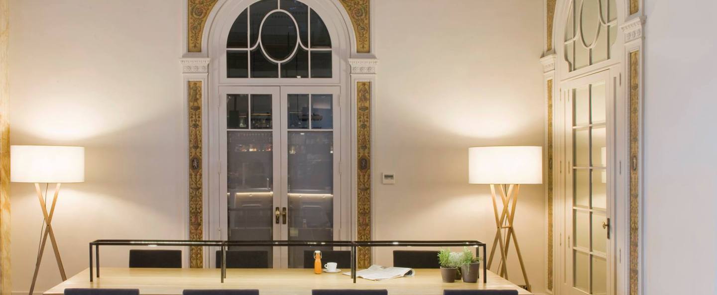 banner-image Lampadaire d interieur cala bois blanc h140cm marset normal
