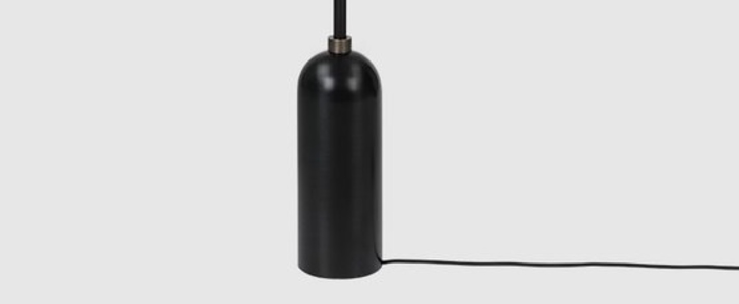 banner-image Lampadaire gravity acier noirci o50cm h169cm gubi 011 01154 04 normal