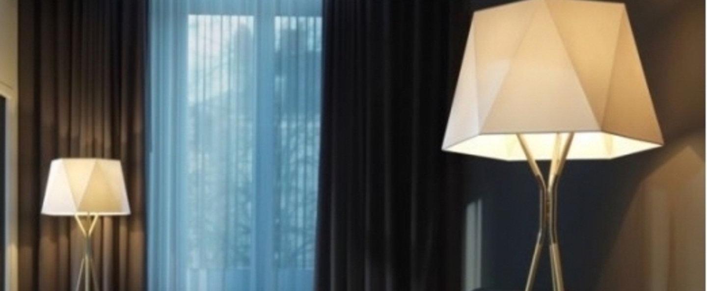 banner-image Lampadaire solitaire xs blanc et laiton l69cm h160cm cvl normal