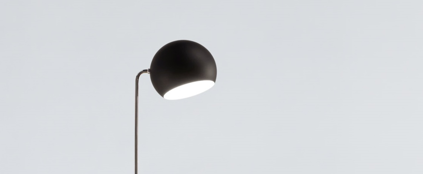 Lampadaire tilt globe noir o23cm h129cm nyta normal