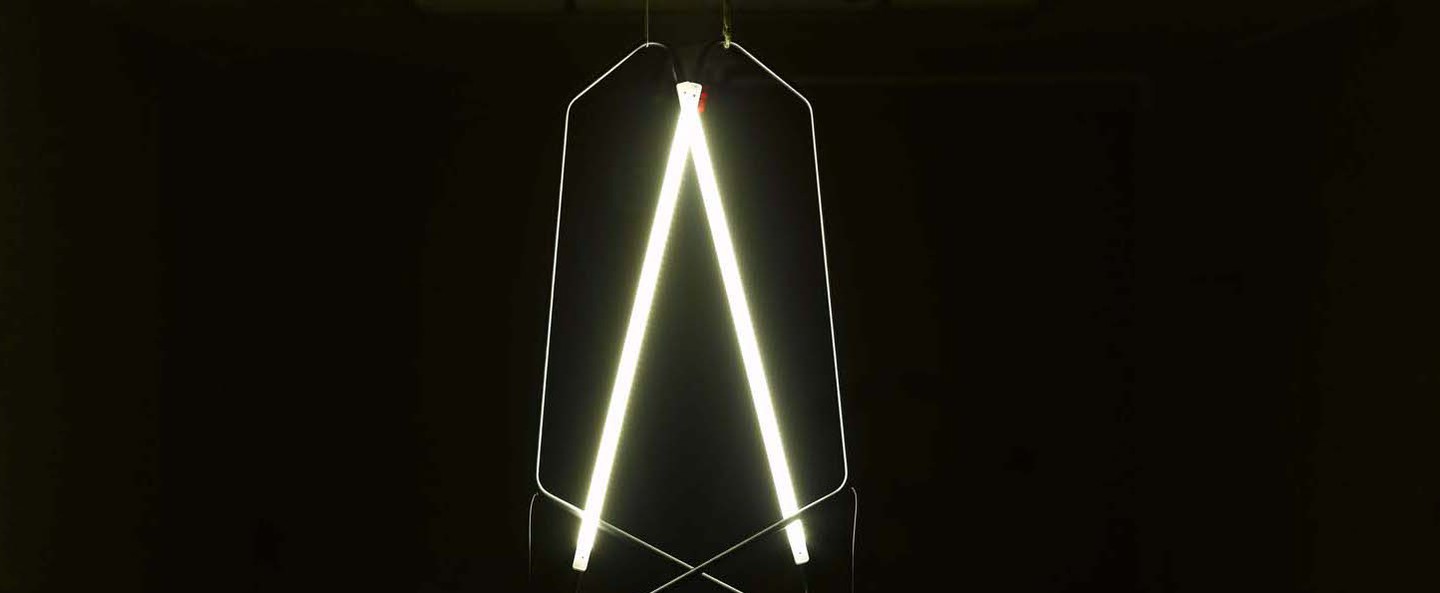 banner-image Lampe a poser 004 blanc led l20cm h45cm naama hofman normal