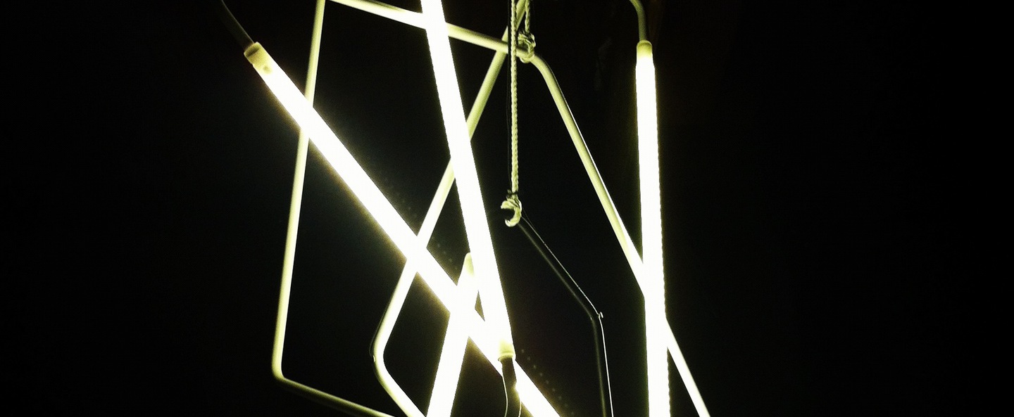 banner-image Lampe a poser 004 laiton led l20cm h45cm naama hofman normal