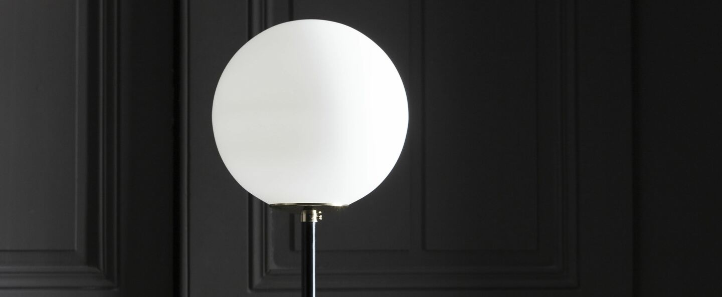 banner-image Lampe a poser 06 version 1 marbre de carrare noir o22cm h50cm magic circus editions normal
