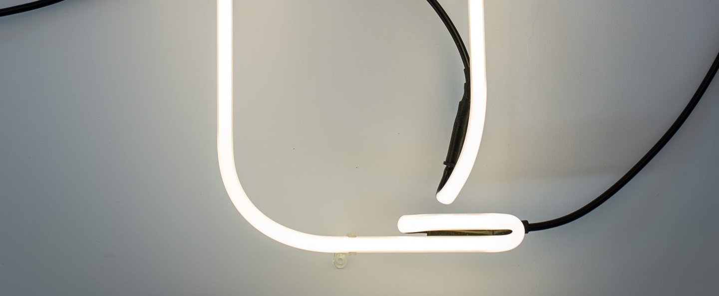 banner-image Lampe a poser alphafont q blanc l15 7cm h35cm seletti normal