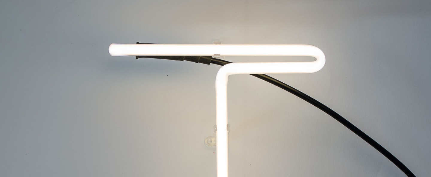 banner-image Lampe a poser alphafont t blanc l15 7cm h35cm seletti normal