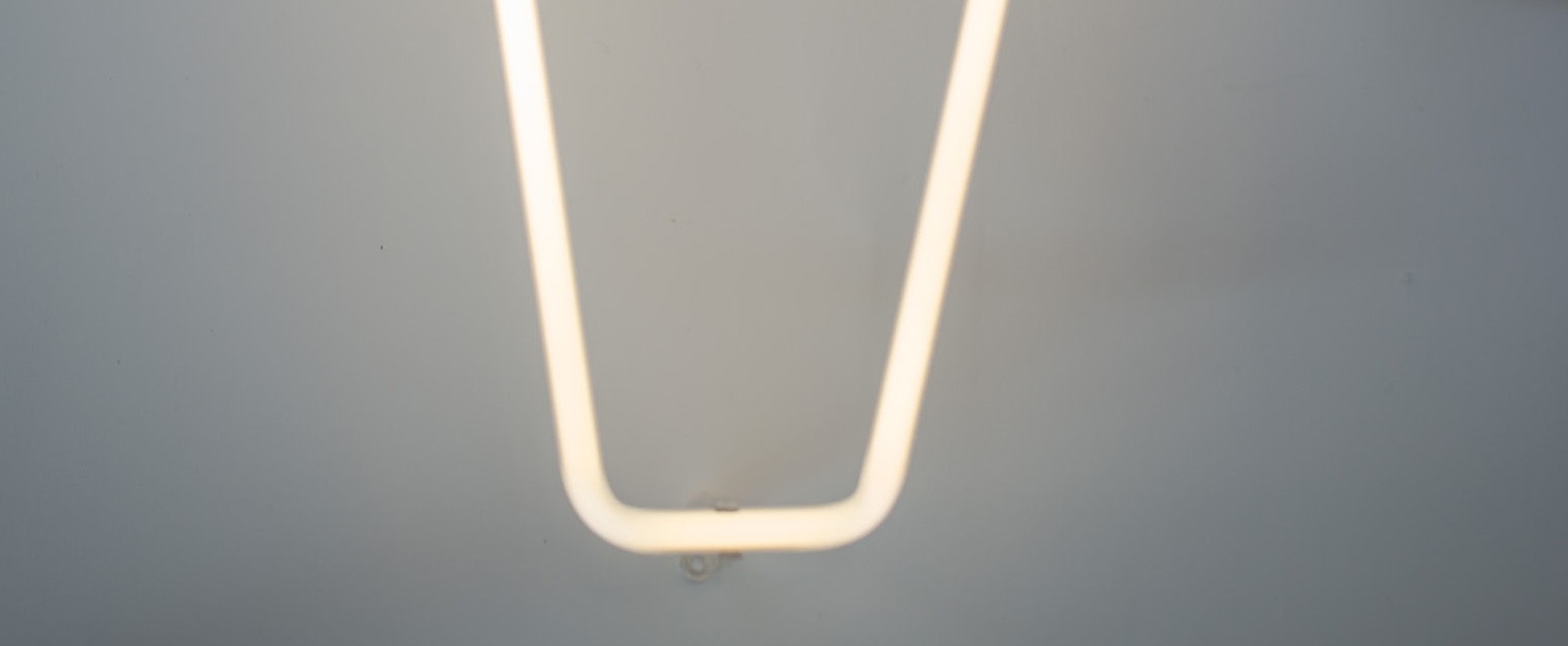 Lampe a poser alphafont v blanc l15 7cm h35cm seletti normal