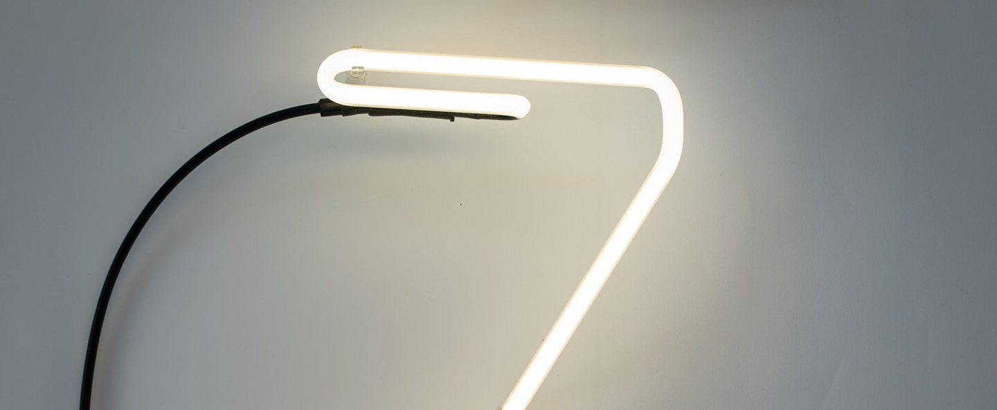 Lampe a poser alphafont z blanc l15 7cm h35cm seletti normal