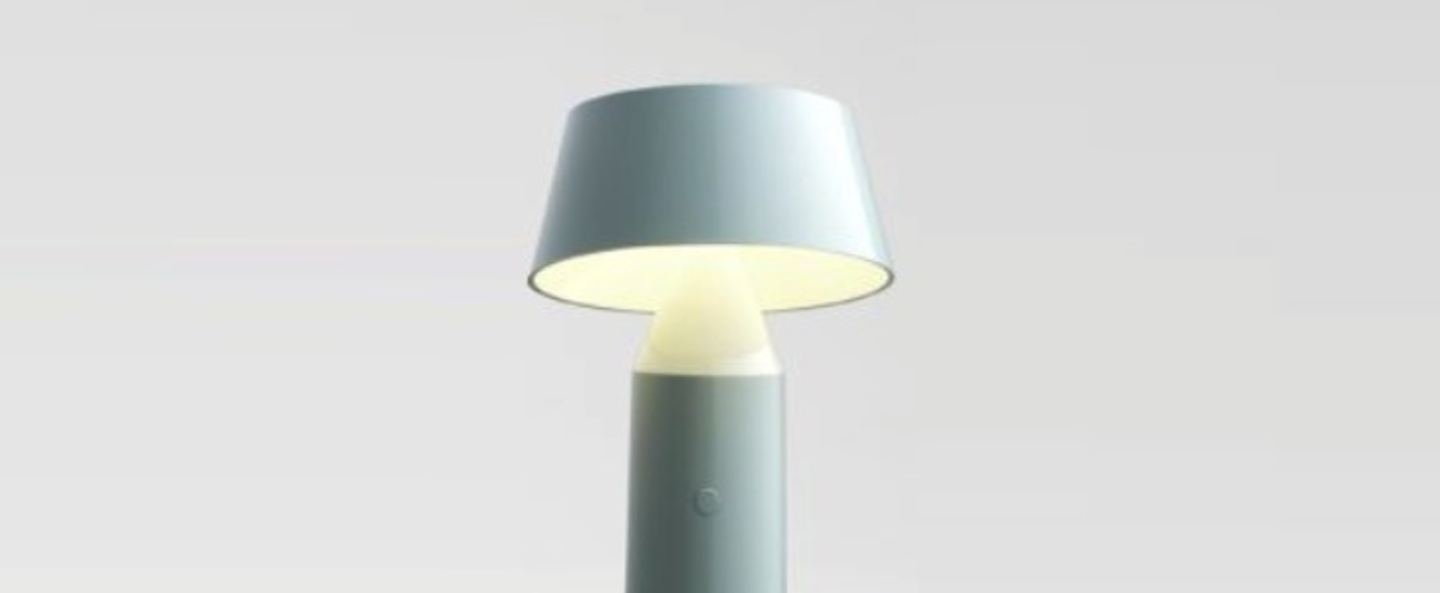 Lampe a poser bicoca led dimmable bleu clair h22 5cm marset normal