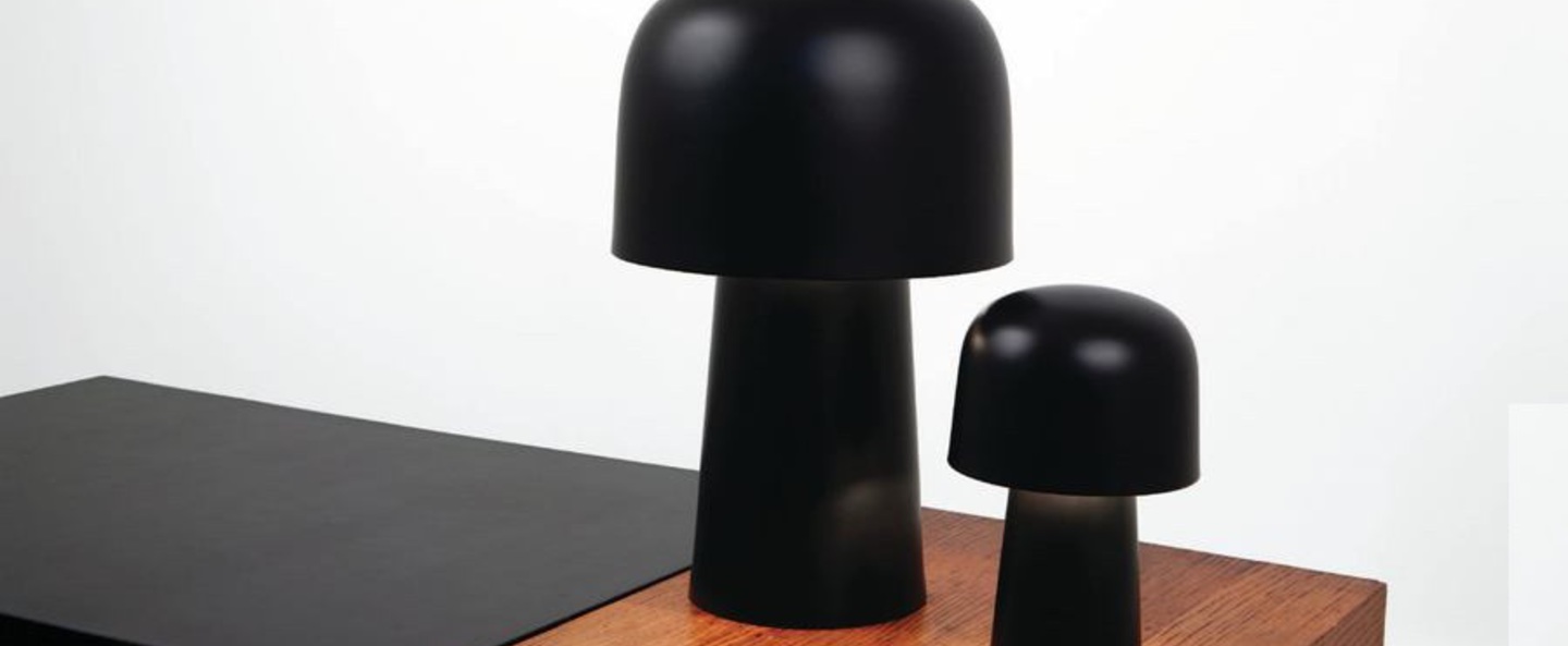banner-image Lampe a poser chapeliere led noir h24 7cm lignes de demarcation normal