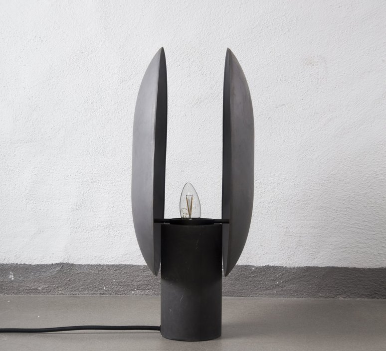 Clam kristian sofus hansen tommy hyldahl lampe a poser table lamp  norr11 010047  design signed 37247 product