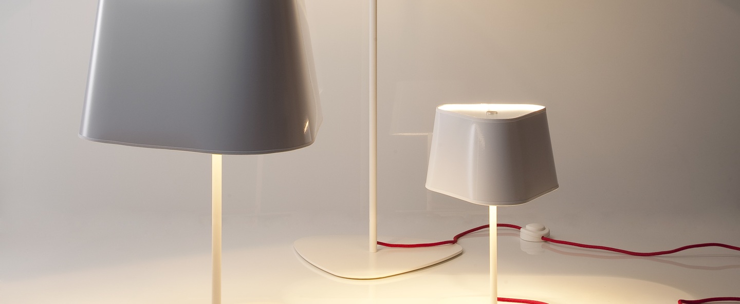 banner-image Lampe a poser grand nuage blanc rouge h62cm designheure 80f294f8 9a4b 45bd b894 faacd19f3acf normal